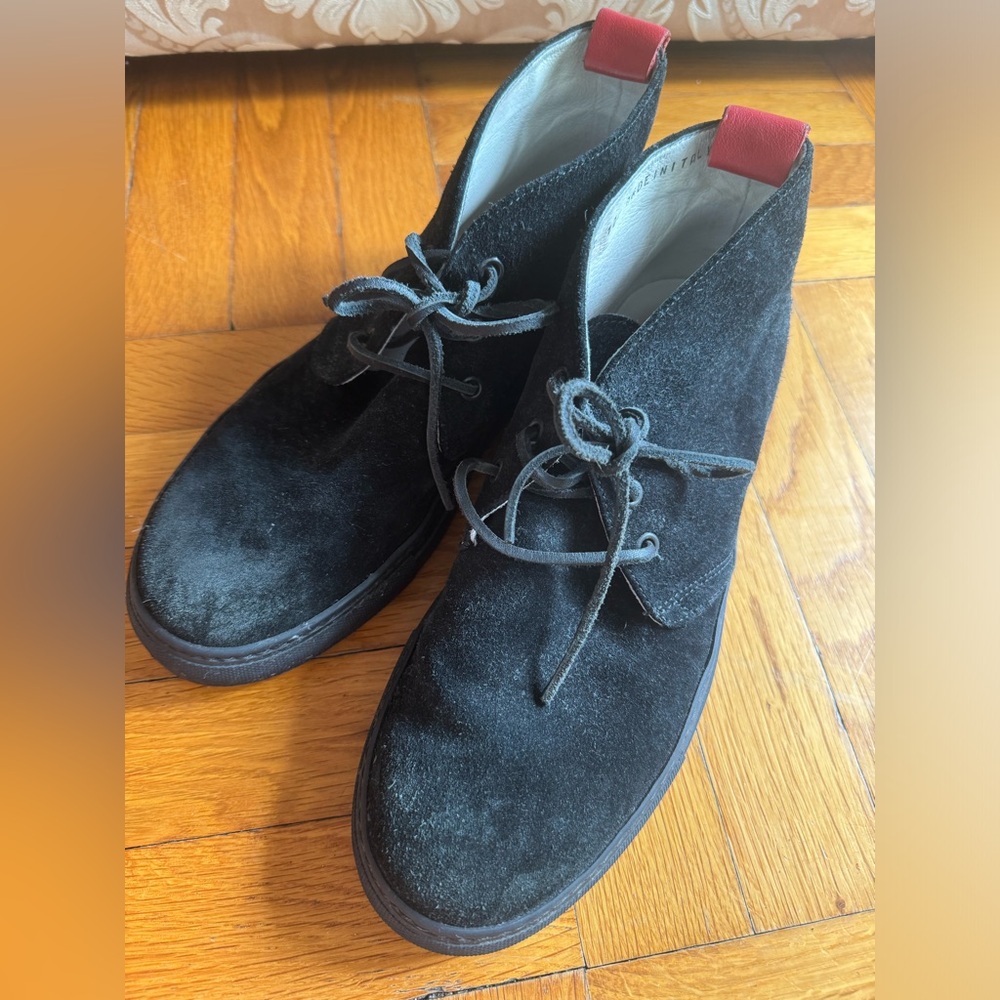 Del Toro men’s black suede desert boots